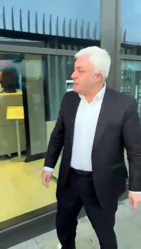 CHP'li vekiller Ahmet Akın ve Tuncay Özkan BTK binasına gitti.