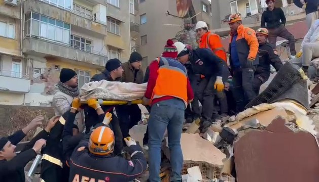 Hatay'dan bir güzel haber daha: 88 yaşındaki kadın 60 saat sonra enkazdan sağ olarak kurtarıldı