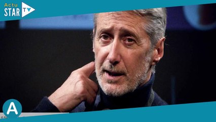 Скачать видео: Antoine de Caunes en deuil : il pleure la mort de Gaëlle Royer, son ex-femmeet mère d’Emma de Caunes