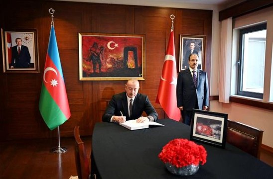 Azerbaycan Cumhurbaşkanı Aliyev: Tüm Azerbaycan halkı, kardeş Türk halkının yanındadır Aliyev, Bakü Büyükelçiliği'nde açılan taziye defterini...