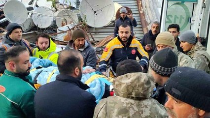 12 yaşındaki Ege, 62 saat sonra enkazdan böyle kurtarıldı