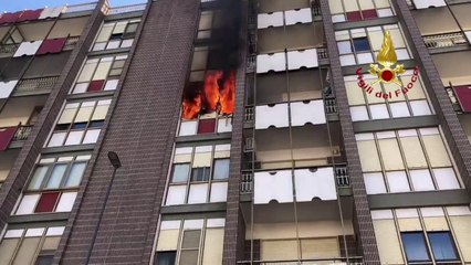 Fiamme in un appartamento a Lecce, i Vigili del Fuoco salvano anziana