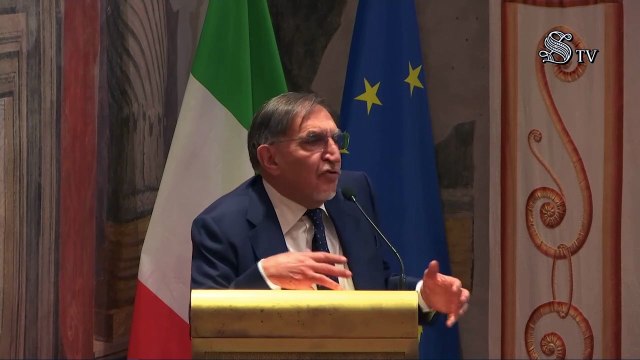 Ignazio La Russa: Ho un busto del duce, me l'ha lasciato mio padre e non lo butterò mai