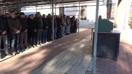 Kahramanmaraş'ta deprem enkazında yaşamını yitiren genç futbolcu toprağa verildi