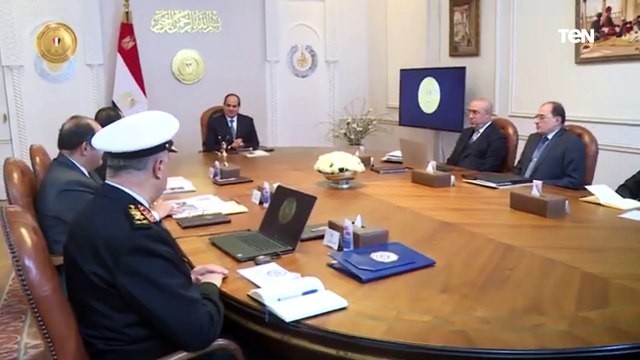 الرئيس عبد الفتاح السيسي يجتمع برئيس مجلس الوزراء وعدد من المسئولين
