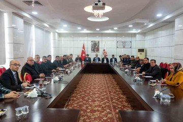 Toplantıda depreme yakalanan katılımcılar "besmele" çekti