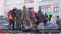 Jandarma termal kameralar ile enkaz arama yapıyor