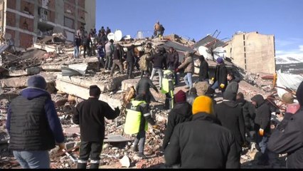 7,7 Büyüklüğündeki Deprem 10 İli Vurdu… Kahramanmaraş'ta 16 Yaşındaki Aydoğar 60 Saatin Ardından Enkazdan Kurtarıldı