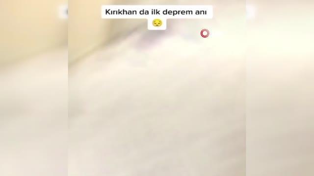 Şiddetli deprem evde yakaladı, korkuları kameraya yansıdı: Allah'ım sen bizi koru