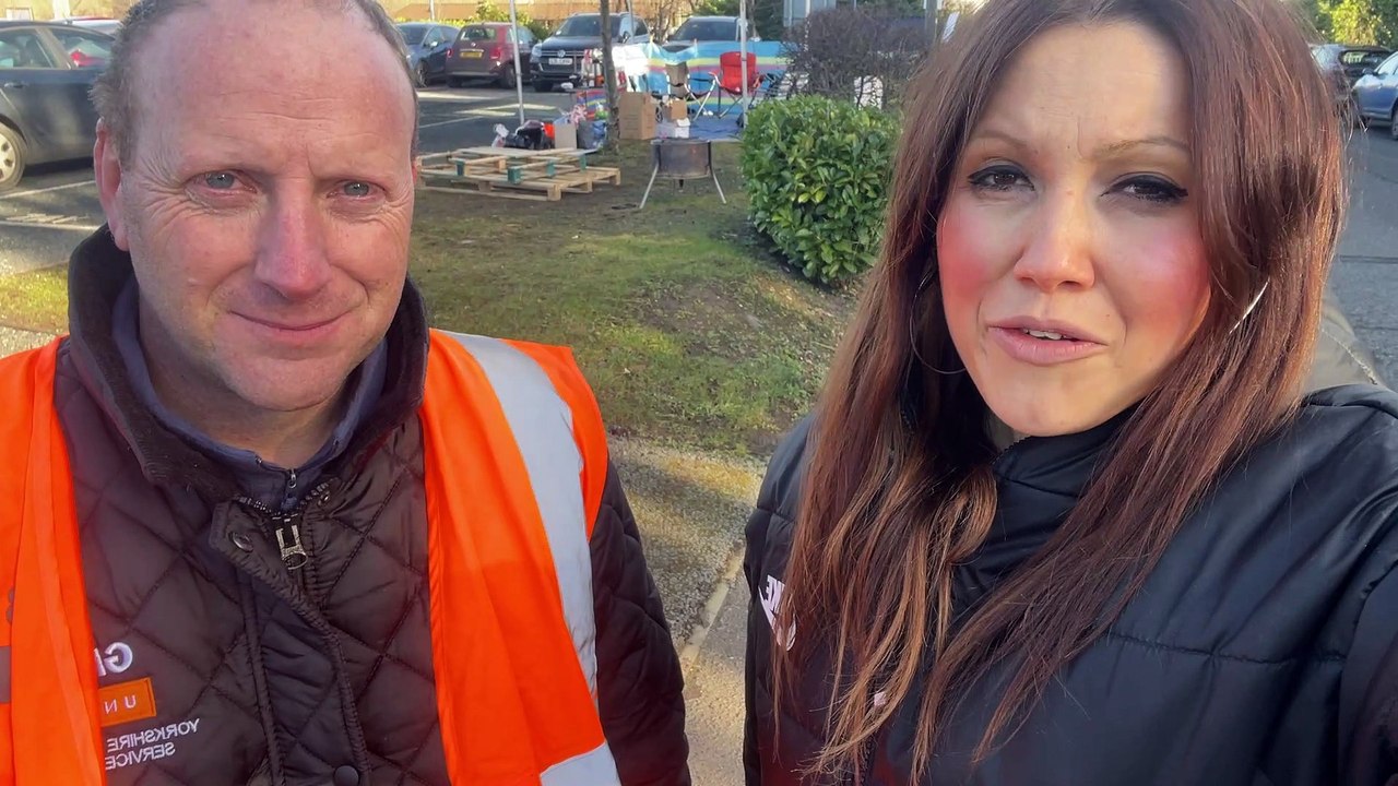 'Over half of NHS trusts have food banks' - Ambulance worker shares reality