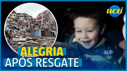 Terremoto Turquia e Síria: criança comemora ao ser resgatada
