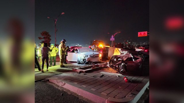 포항서 음주운전 차량이 변압기 들이받아 일대 정전 / YTN