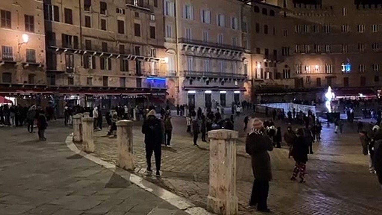 Terremoto a Siena: tutti in strada per la paura