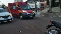 Motociclistas ficam feridos em colisão entre carro e moto na Rua Treze Maio