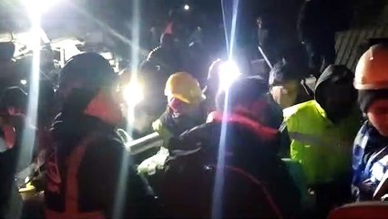 Genç kadın depremden 3 gün sonra enkaz altından sağ çıkarıldı