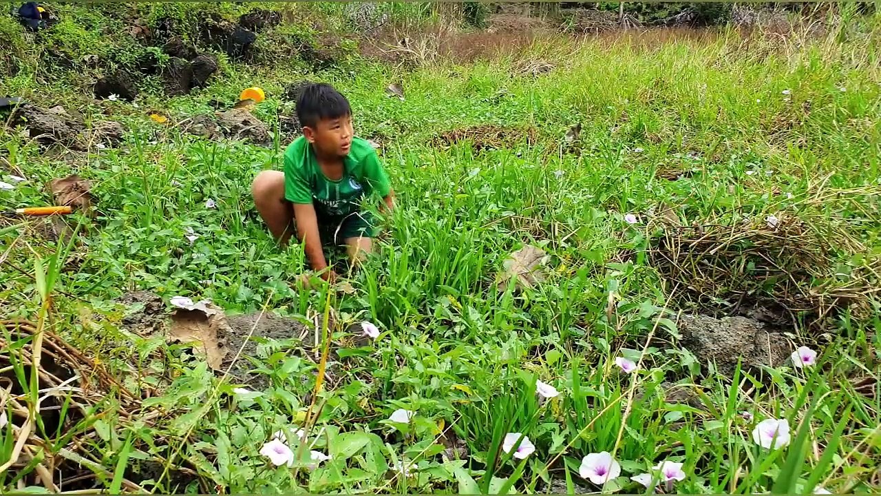 Sang Vlog - Khám Phá Vũng Đầm Lầy Bỏ Hoang Và Phát Hiện Điều Kì Lạ Trong Hang Catch fish in the cave