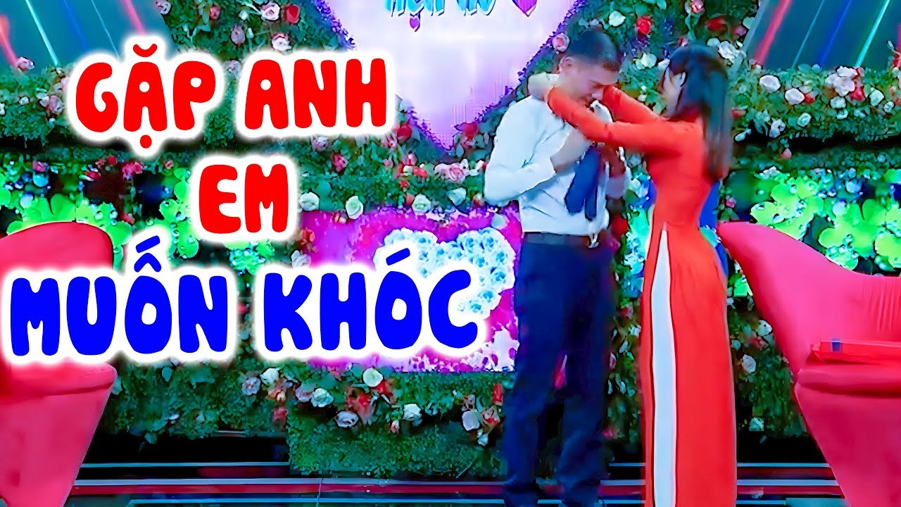 Cô nàng BẬT KHÓC sau khi gặp bạn trai m...