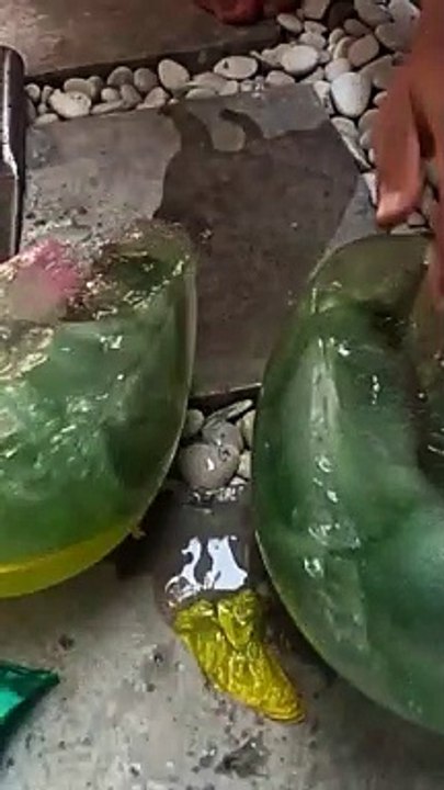 Satisfying while hitting the ice breaking the ice from the balloons #satisfying #asmr #usa