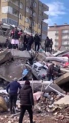 Depremzede kadın isyan etti: ''Neredesin ATV, Tayyip seni izliyor!''