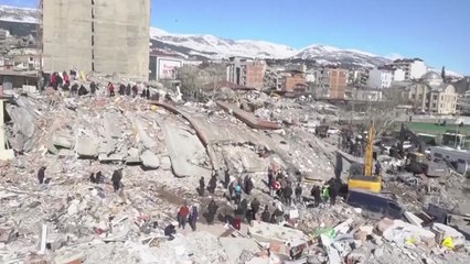 9층 아파트 무너지고 잔해만...튀르키예 강진 피해 현장 / YTN