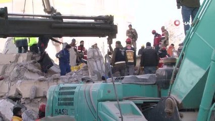 Hisami Apartmanı enkazında çalışmalar sürüyor