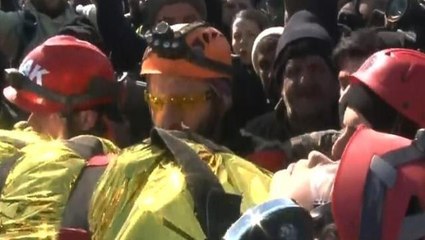 80. saatte enkazdan 9 yaşındaki bir kız çocuğu ve babası sağ çıkarıldı