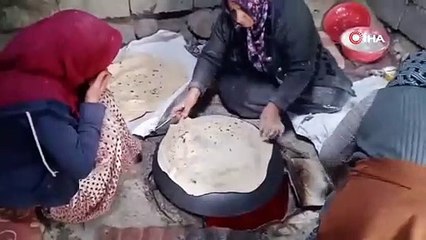 Depremzedeler için 40 tandır yakıldı: Her evde ekmek pişirildi