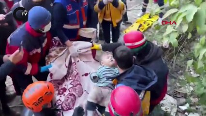 2 yaşındaki Mehmet, enkazdan 78 saat sonra çıkarıldı
