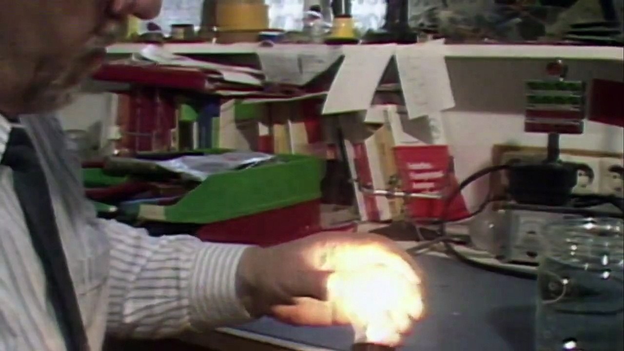 Bulb Fiction | movie | 2011 | Official Trailer