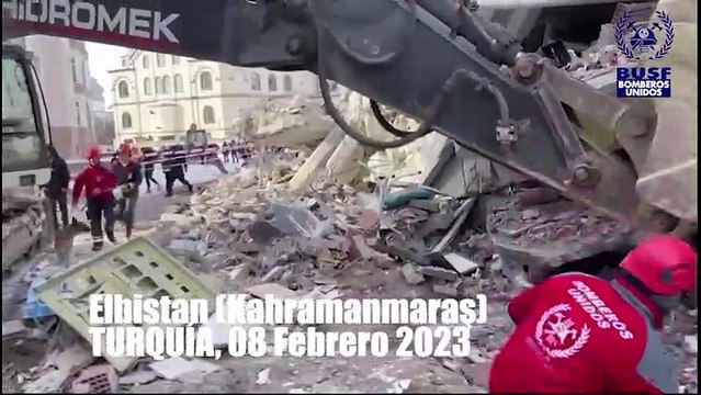 Los bomberos cordobeses desplazados a Turquía rescataron a una niña de entre las ruinas
