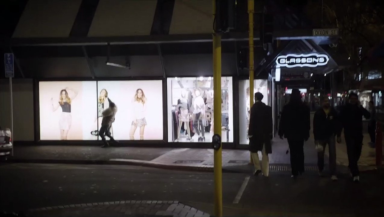 5 Zimmer Küche Sarg | movie | 2014 | Official Trailer