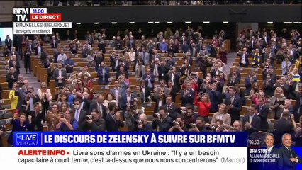 下载视频: Volodymyr Zelensky ovationné lors de son arrivée au Parlement européen à Bruxelles