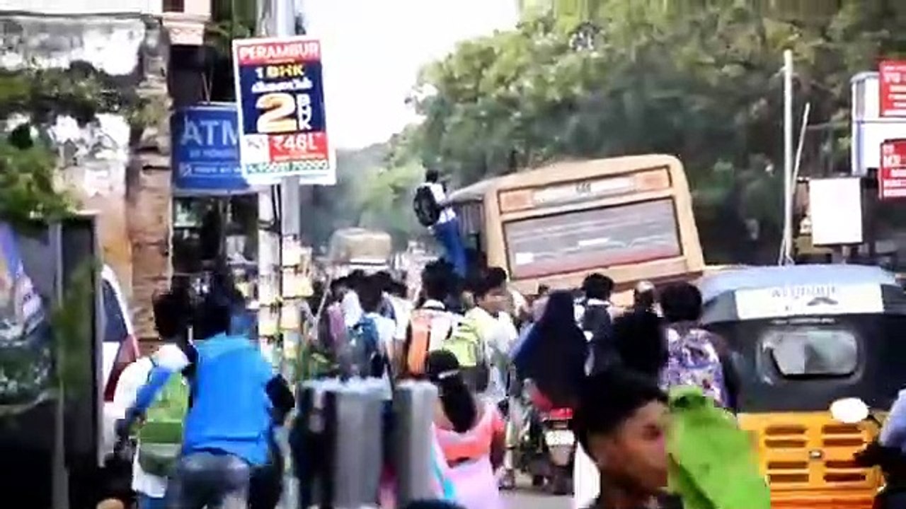 VIDEO: अब बस की फुटबोर्ड पर सफर करना पड़ेगा महंगा, स्कूल-कॉलेज छात्रों के खिलाफ होगी कार्रवाई
