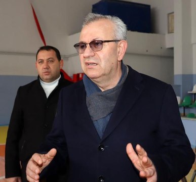 DEPREM YARDIMLARINI ÇALDIKLARI İDDİASIYLA 4 BELEDİYE PERSONELİ AÇIĞA ALINDI