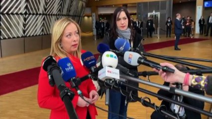 Ue, Meloni: inopportuno l'invito di Macron a Zelensky