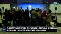 El emotivo minuto de silencio en homenaje a Marcos Alonso en la rueda de prensa de Laporta