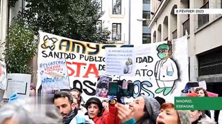 Espagne : Des milliers de travailleurs du secteur médical manifestent à Madrid  Des milliers de professionnels de la santé ont défilé le 8 février dans les rues de Madrid afin de dénoncer les coupes dans le budget du secteur de la santé effectuées par le
