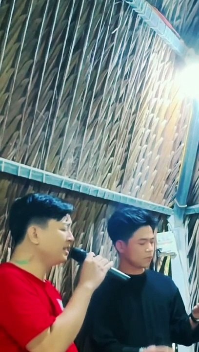 Hoài Lâm khoe giọng hát karaoke mượt như thu âm: Chủ động hát bè, nâng giọng hát chủ hit Pháo Hồng