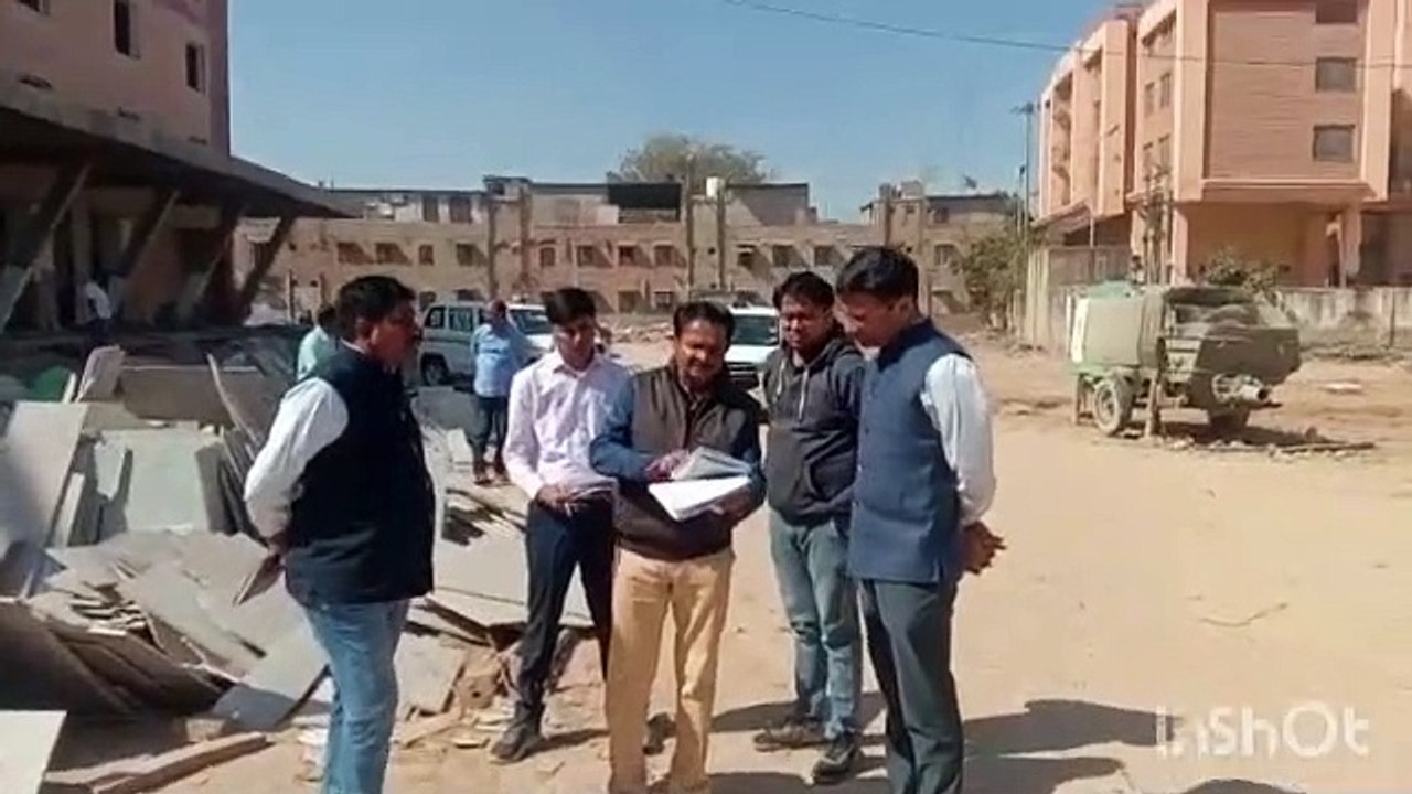 आधुनिक बस स्टैंड के निर्माणाधीन देखने पहुंचे कल...