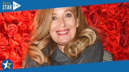 "Ça rapplique" : Valérie Trierweiler confie être draguée sur les réseaux sociaux depuis l'annonce de