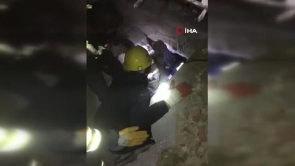 Enkaz altındaki Dua 68 saat sonra kurtarıldı