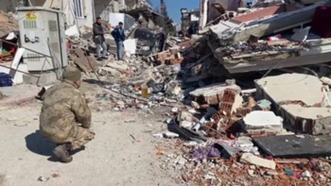 Los fallecidos en el terremoto en Turquía y Siria superan ya los 16.000