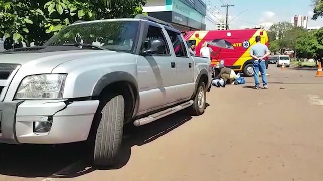 Motociclista fica ferido após colisão no cruzamento das Ruas Pio XII e Rio de Janeiro