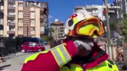 Macaristanlı görevli gözyaşlarına boğuldu: 50'den fazla felaket gördüm, genellikle duygulanmıyordum