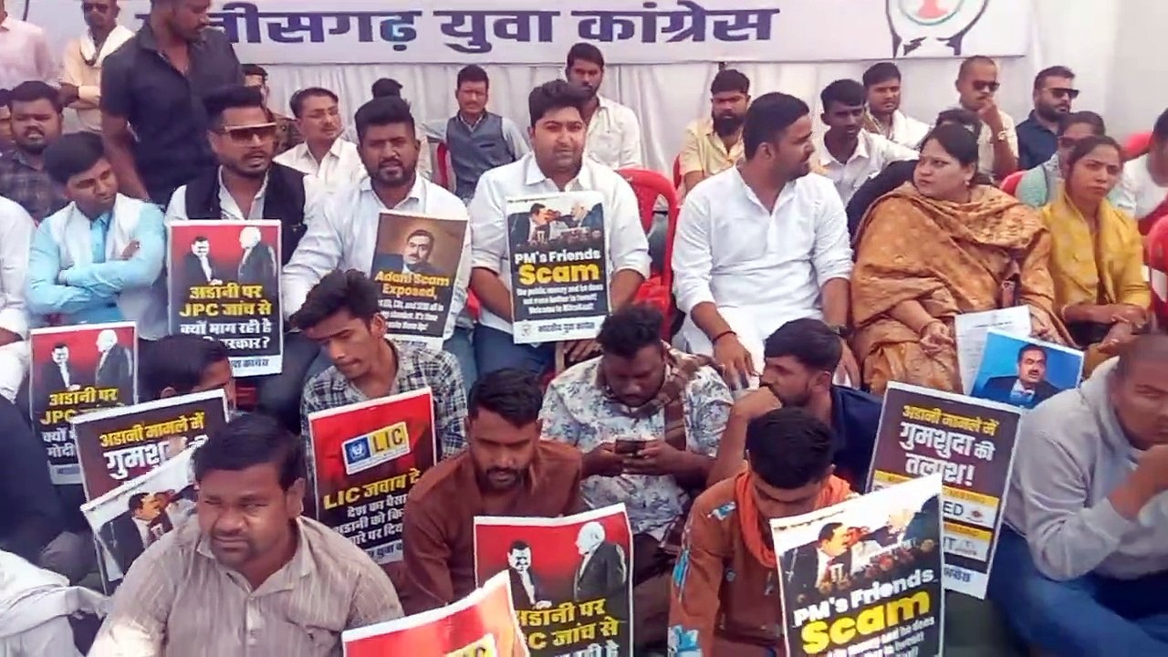 यूथ कांग्रेस द्वारा जेपीसी(JPC )कमेटी की मांग को लेकर राजभवन में राष्ट्रपति के नाम सौंपा ज्ञापन