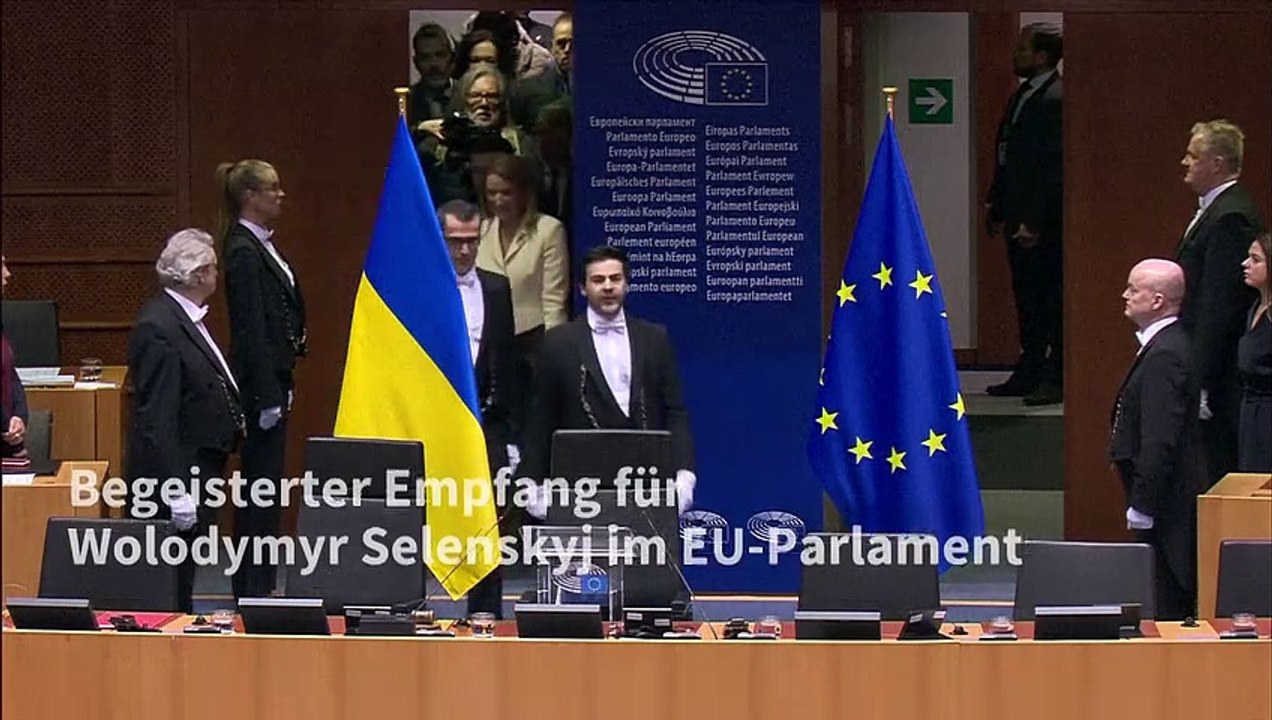 Stehende Ovationen für Selenskyj im EU-Parlament