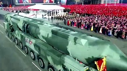 Corea del Norte exhibe un número "récord" de misiles ICBM en desfile militar
