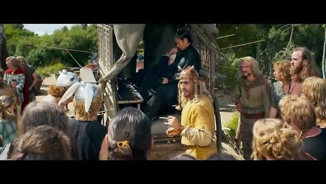 Bande-annonce du film Astérix et Obélix : L'empire du milieu / le Parc Astérix dévoile Toutatis, sa nouvelle attraction la plus puissante de France avec un record en Europe