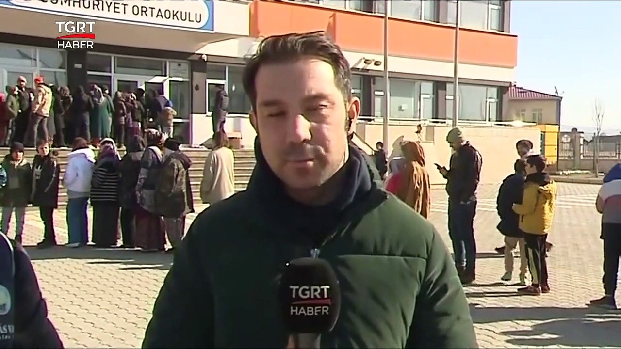 İhlas Vakfı Yardım Tırlarıyla Deprem Bölgesinde...