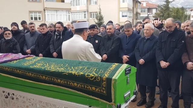 Depremde Yaşamını Yitiren Öğretmen Sevde Demir, Memleketi Karabük'te Toprağa Verildi